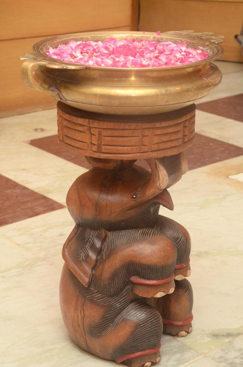 Hotel Kanakabhishegam First Hotel From The Thirukadaiyur Temple Tirukkadaiyur Exteriör bild