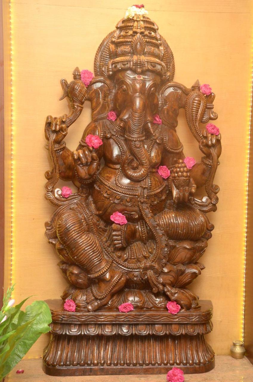 Hotel Kanakabhishegam First Hotel From The Thirukadaiyur Temple Tirukkadaiyur Exteriör bild